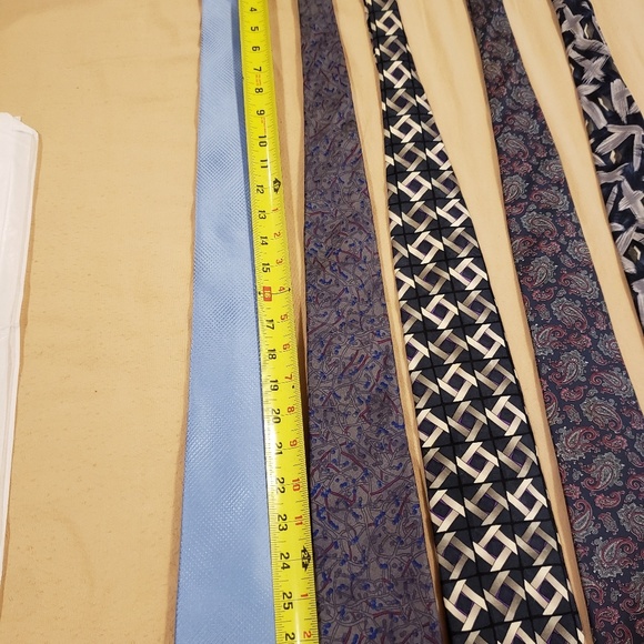Lot of ties - Picture 3 of 5